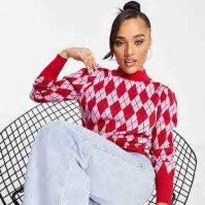 QED London diamond print sweater in pink and red